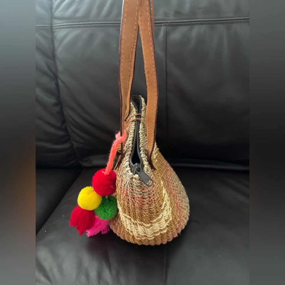 Handwoven Basket Bag Tote  Leather Straps - Picture 3 of 6